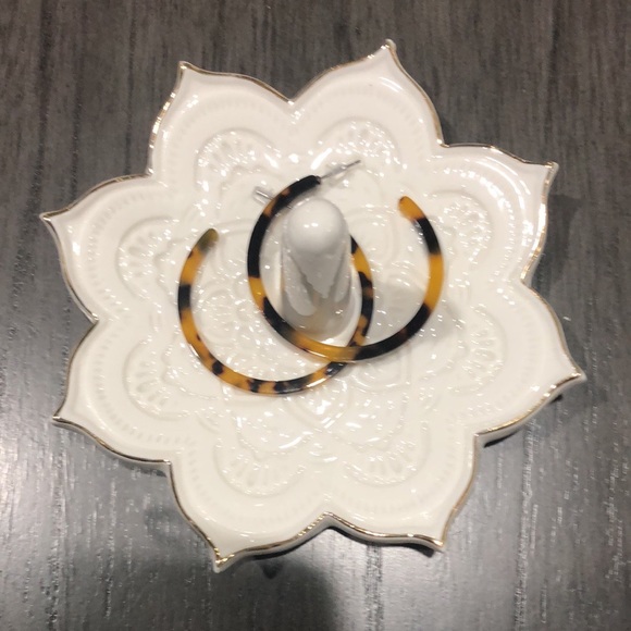 Tortoise Shell Hoop Acrylic Earrings - Picture 6 of 10